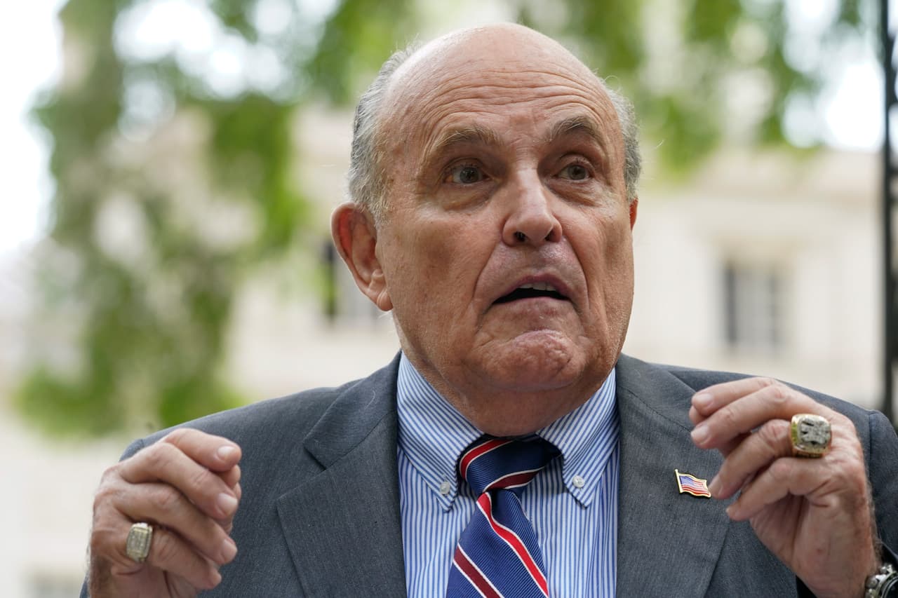 Giuliani es blanco de una investigación penal por intento de fraude electoral en Georgia