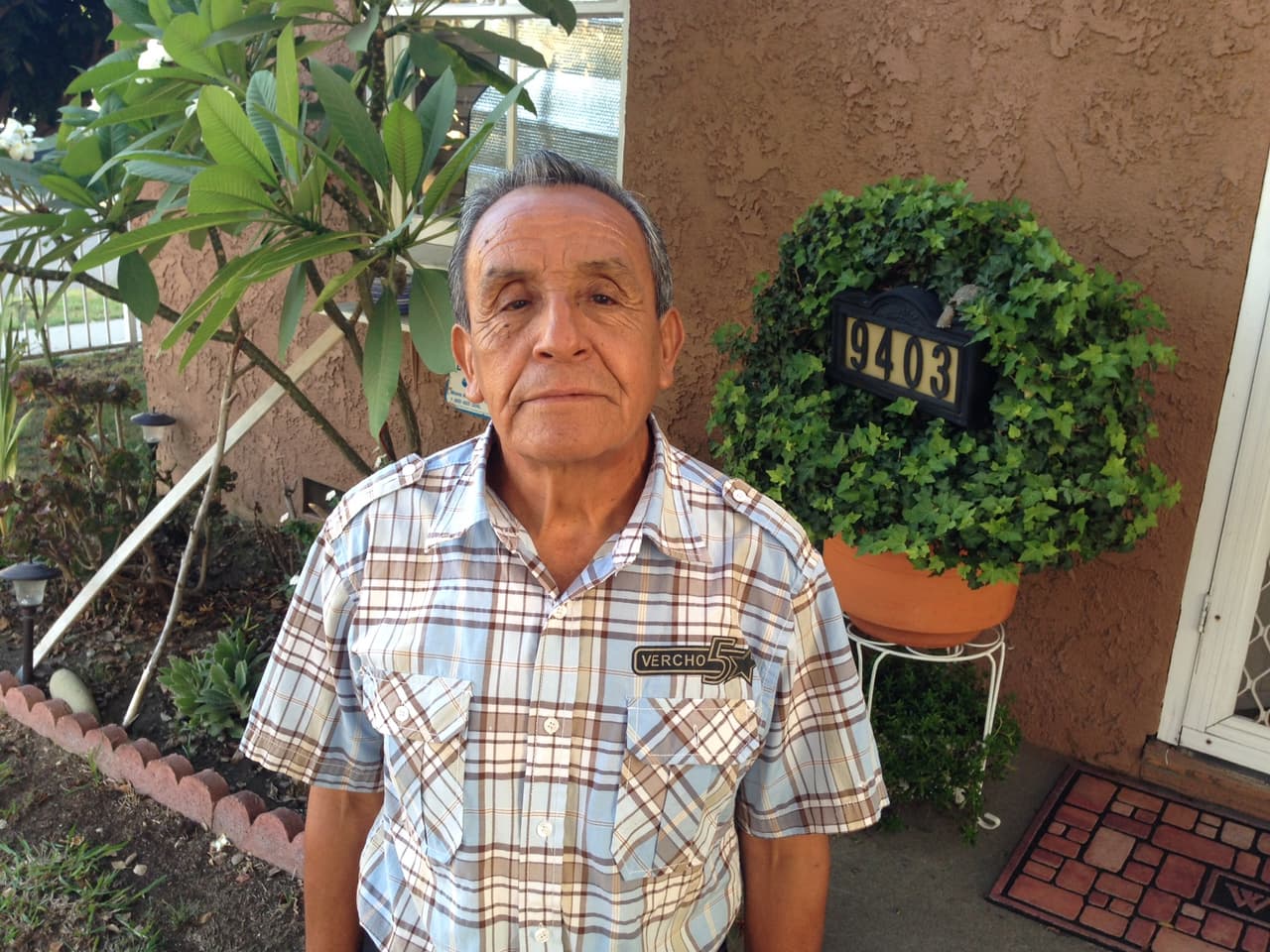 El abuelo Apolinar Sánchez, nacido en México, lucha para quedarse con los suyos en este país.