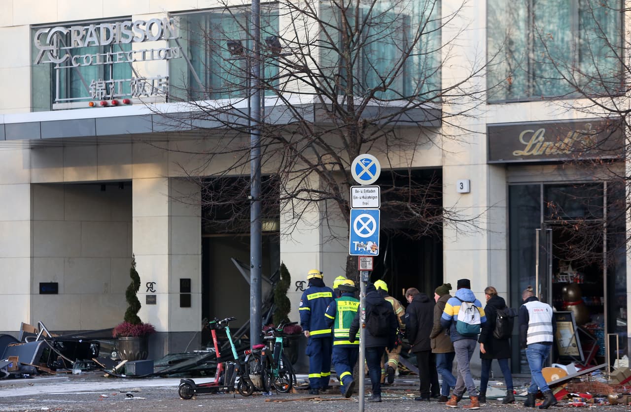 El acuario se encuentra en el vestíbulo de un hotel Radisson Blu y
<b> tenía un ascensor de paredes transparentes </b>construido en su interior para ser utilizado por los visitantes del complejo de ocio Sea Life.