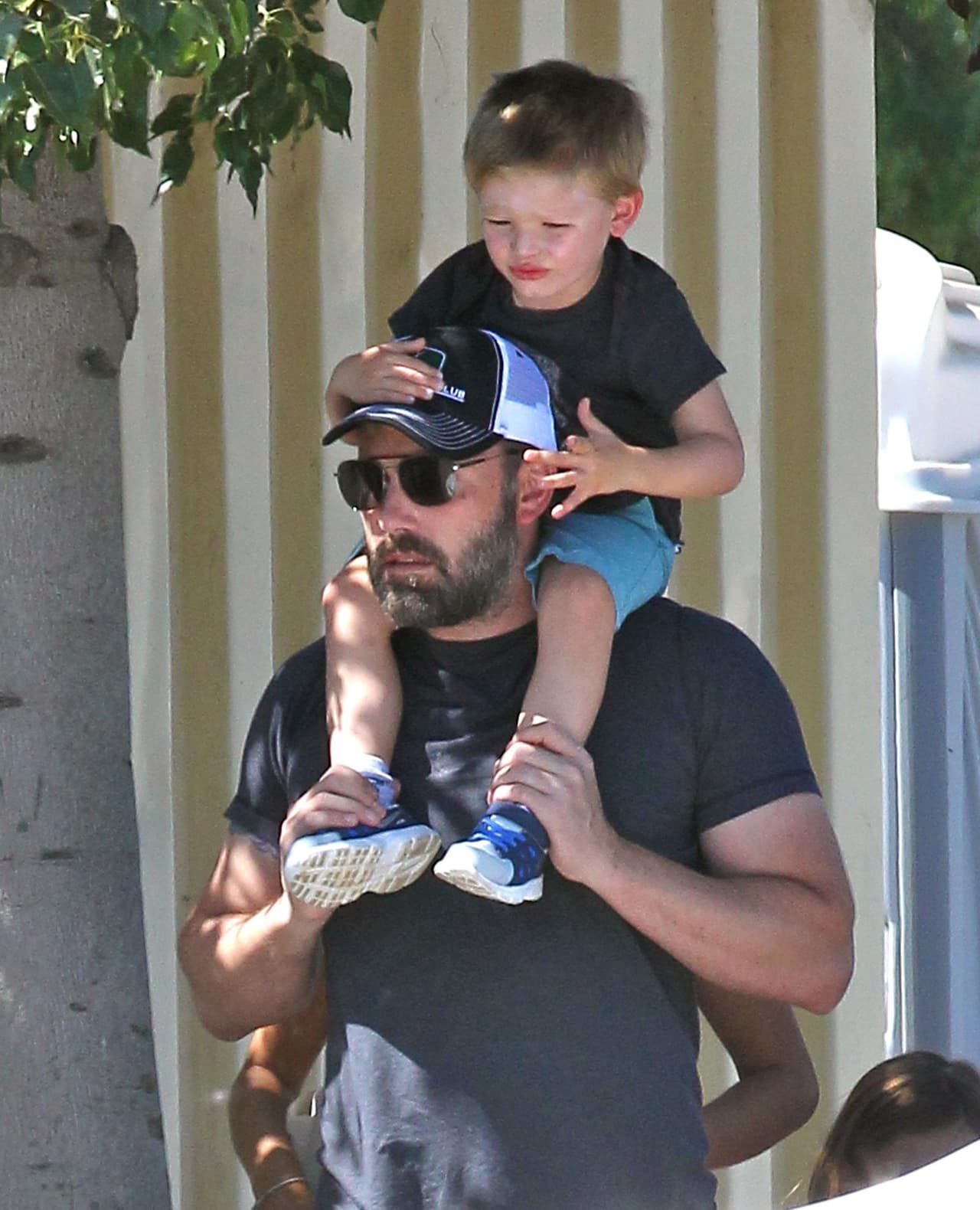 Y notamos que ya se quitó su argolla de casados.