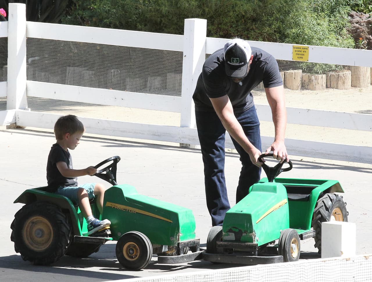Mientras tanto, las pequeñas estaban con la niñera nueva.