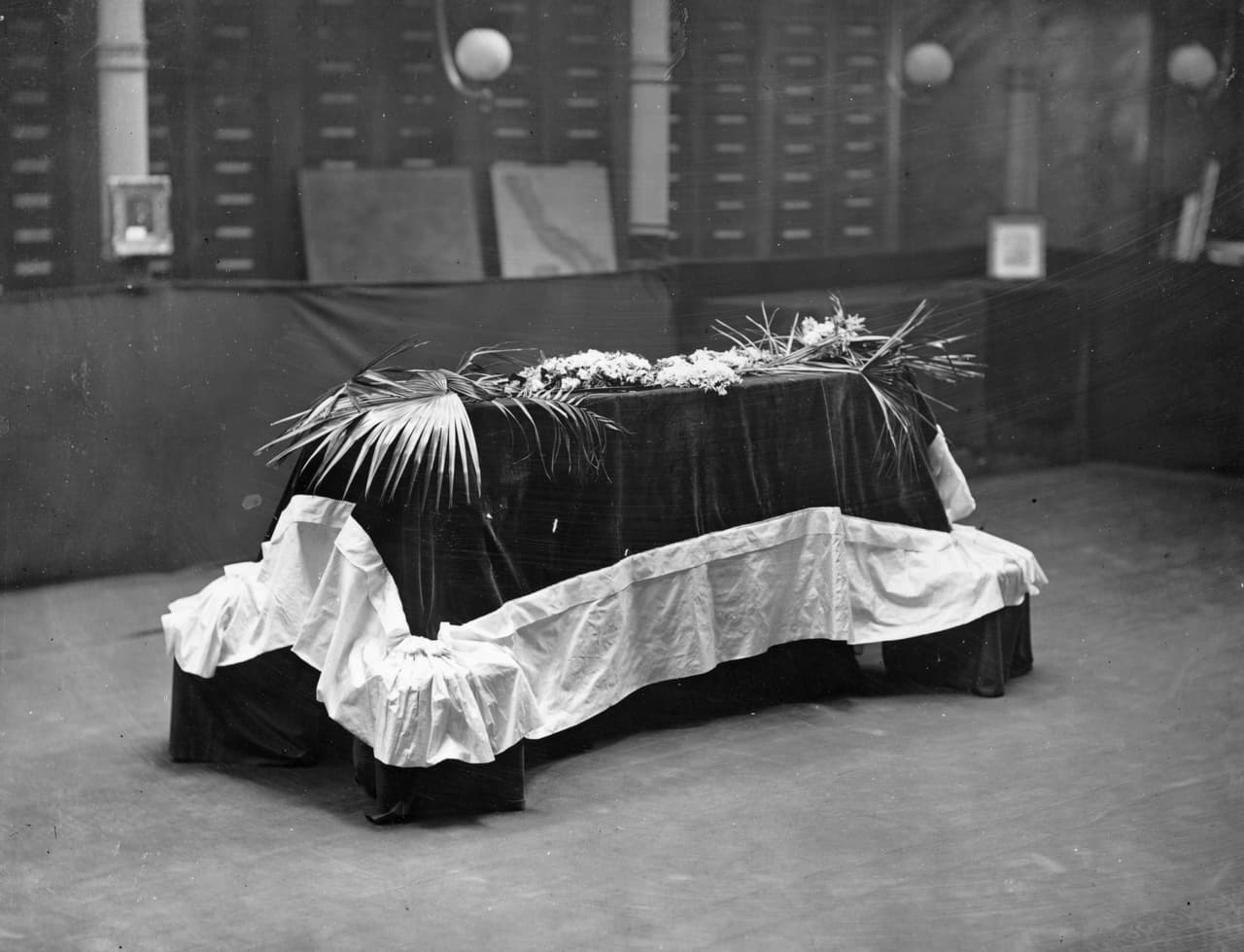 Pero el miedo a ser enterrado vivo es algo con lo que todos nos podemos relacionar. Inclusive uno de los últimos deseos de George Washington era que no enterraran su cuerpo sino hasta un par de días después de muerto, "por si acaso".