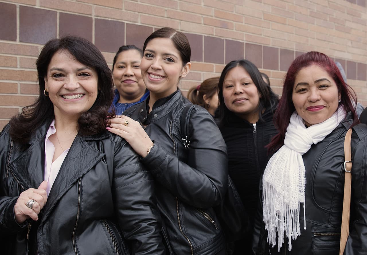 "A los hispanos nos encanta socializar. Me amiga me contó que escuchó del evento en Univision, y mira, aquí estamos".