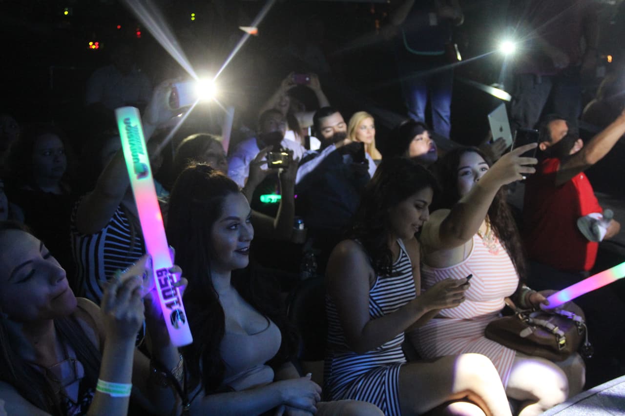 Con sus más recientes éxitos “Mil veces te quiero” y “Qué machín”, la Banda Rancho Viejo puso a bailar a toda su fanaticada en el Concierto Privado de la 105.9 y Univisión Arizona.