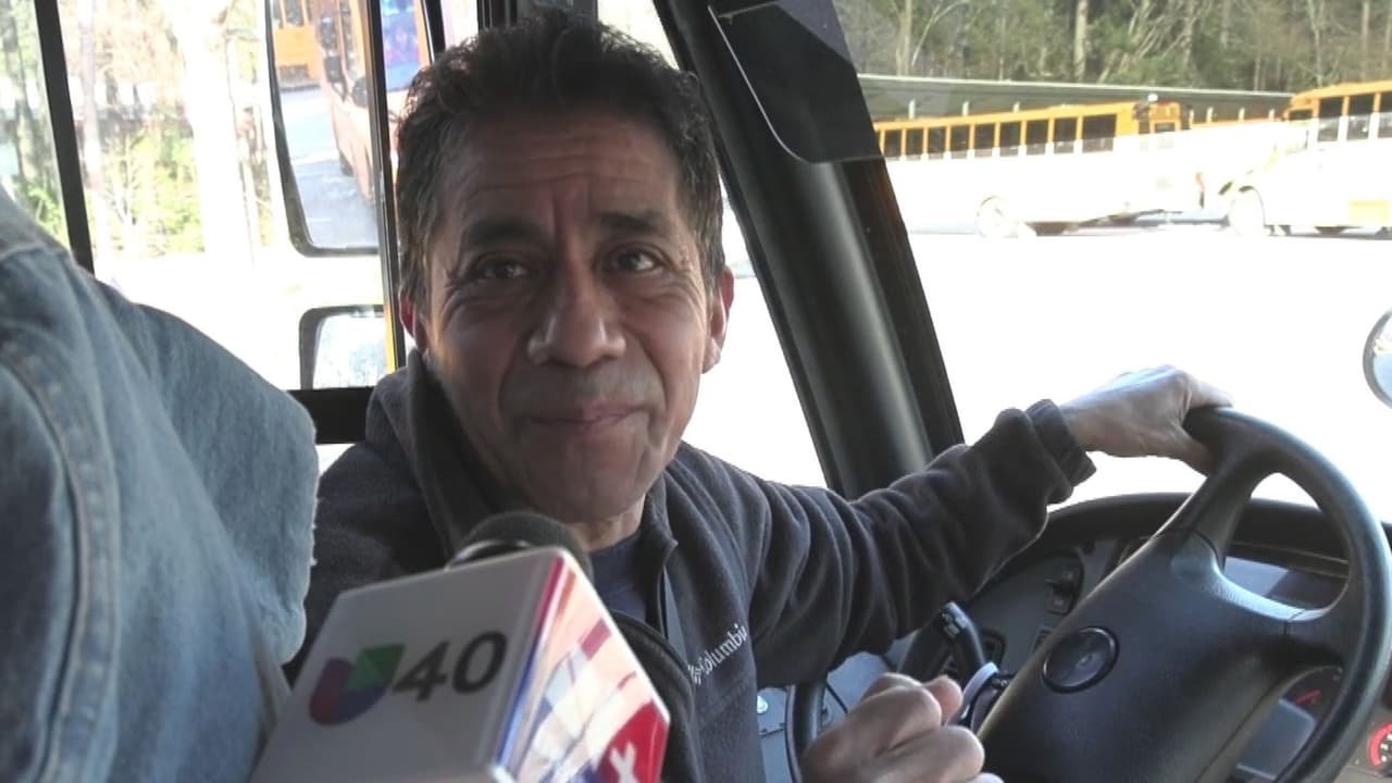 “Es un reto y una satisfacción”: hispano de NC narra el orgullo que siente de ser chofer escolar