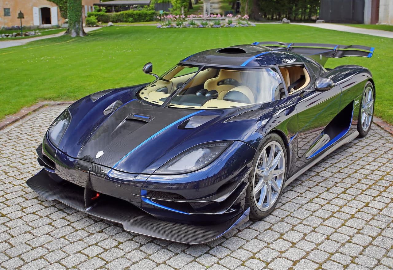 <a href="http://www.univision.com/noticias/koenigsegg/imagenes-del-koenigsegg-one-1-fotos"><b>Koenigsegg One:1</b></a>
<br>Valor: $1.8 millones - $2.4 millones