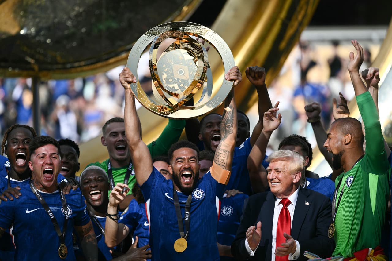 Donald Trump roba cámara en pleno festejo de Chelsea en el Mundial de Clubes
