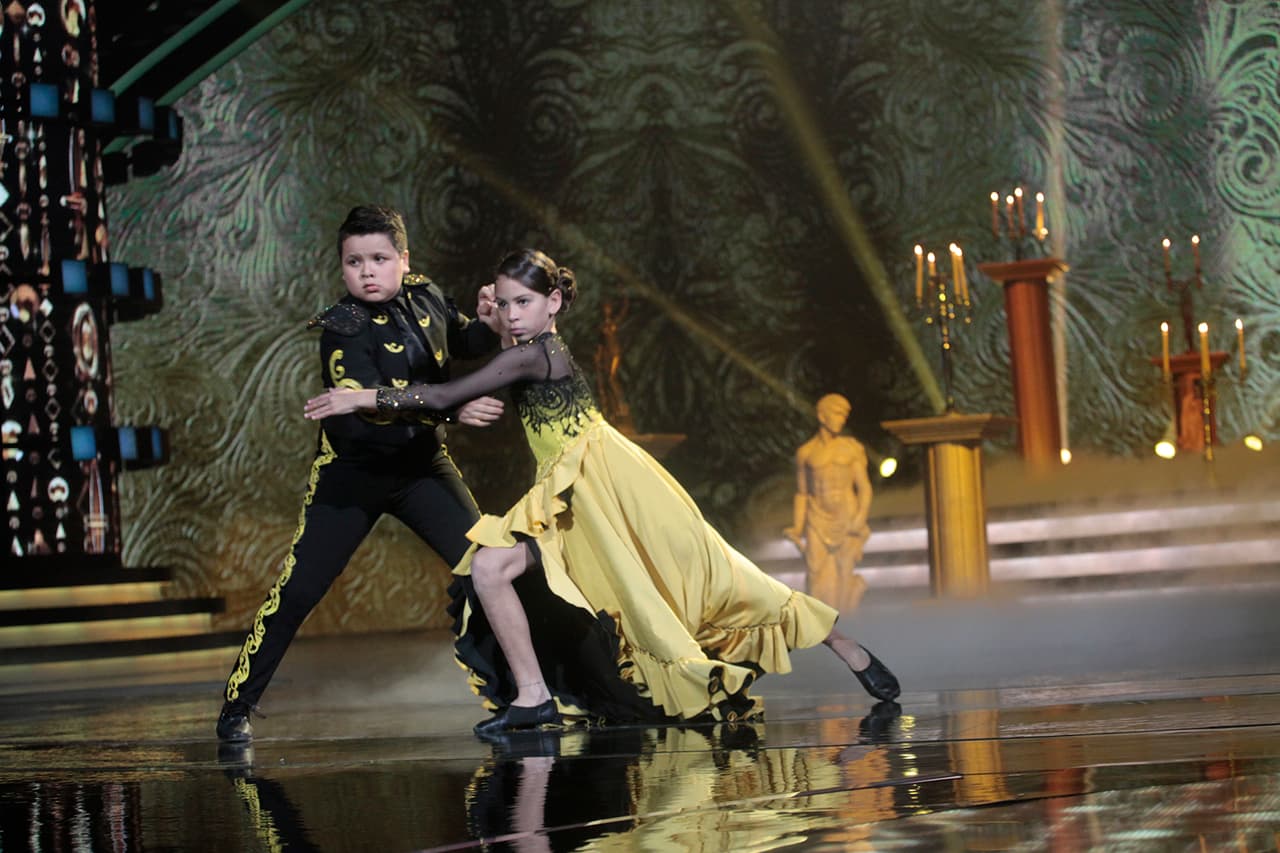 En esta ocasión les tocó interpretar la coreografía de un paso doble, 'España Cañi'; se lucieron como los grandes.