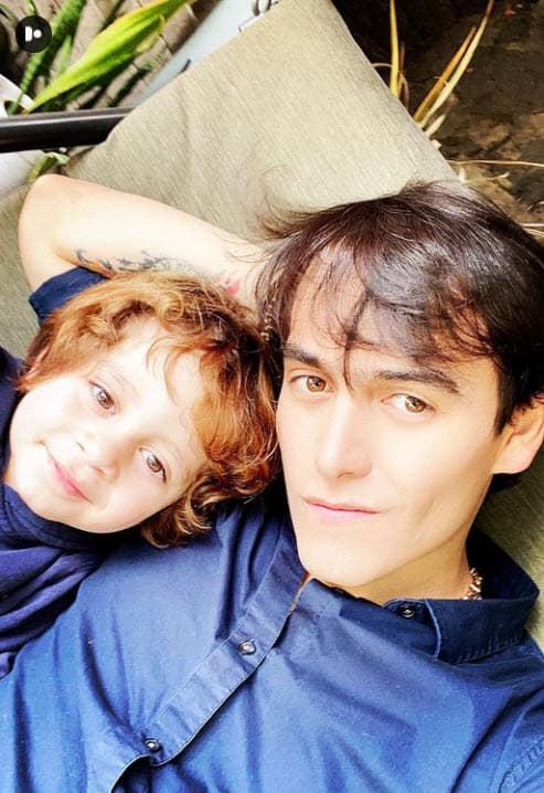 El pequeño tiene 3 años y comparte la fecha de nacimiento de su padre, quien también nació un 2 de mayo, pero de 1995.
<br>