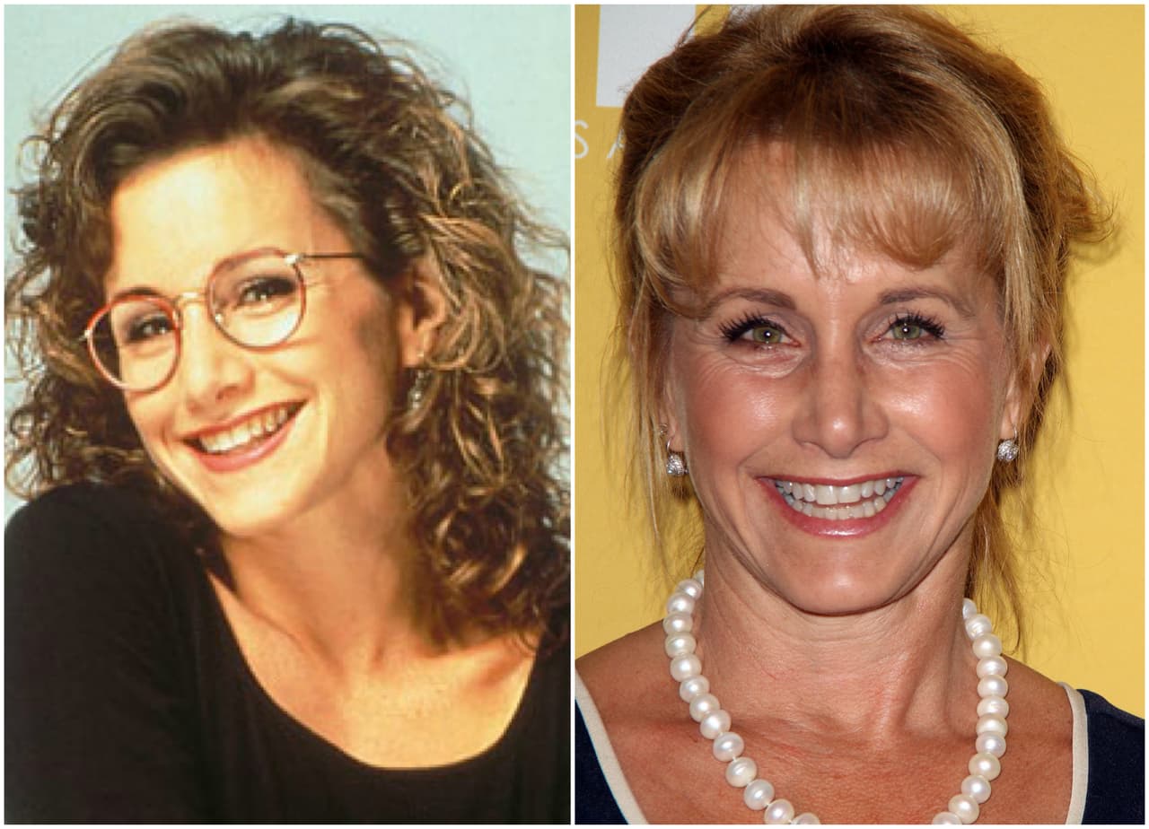 <b>Gabrielle Carteris</b> daba vida a
<b>'Andrea Zuckerman'</b>, la eterna enamorada de Brandon. La actriz ahora tiene 56 años y, sí, era la mayor del grupo en aquel entonces.