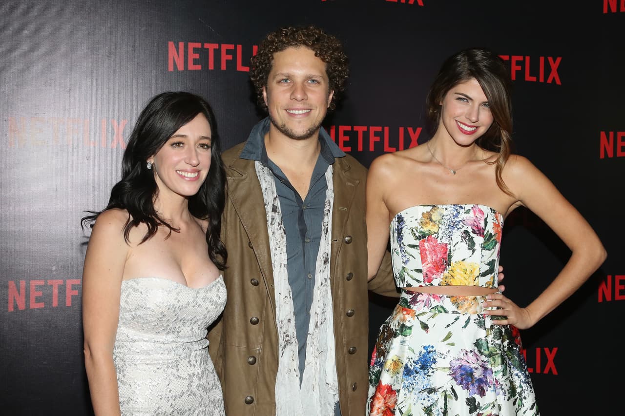 Isabel en Club de Cuervos está mujer casada con el portero del equipo.