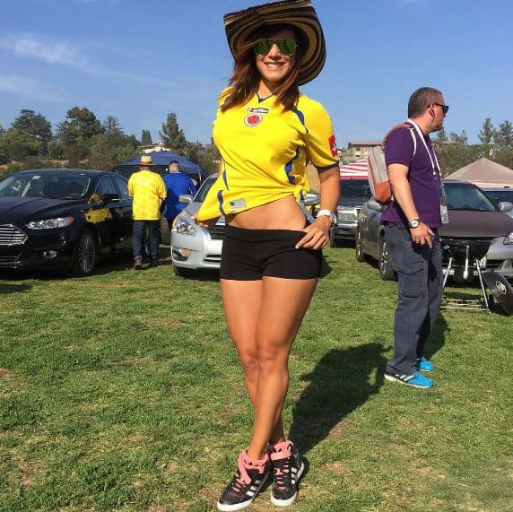 La modelo es fanática de los deportes de contacto como el futbol americano y la UFC. Es anfitriona de televisión, le encanta el mar y la vida fitness.