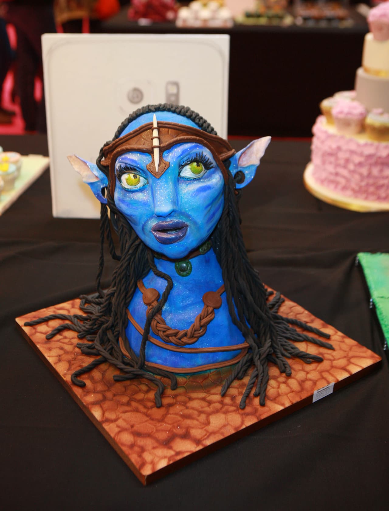 La competencia de pasteles mundial, Cake International, exhibió pasteles que llevan la decoración culinaria a lugares inesperados, con repostería en forma de personajes de películas, pájaros, perros y hasta un bebé. El show se llevará a cabo del 17 al 19 de marzo en Birmingham, Inglaterra.