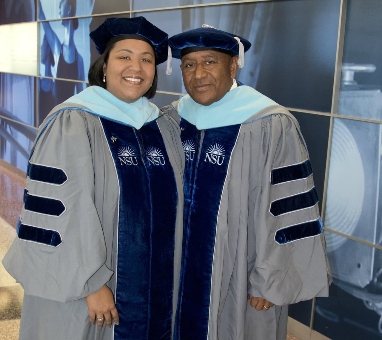 Padre e hija estudian juntos el mismo doctorado y reciben su diploma en la misma ceremonia