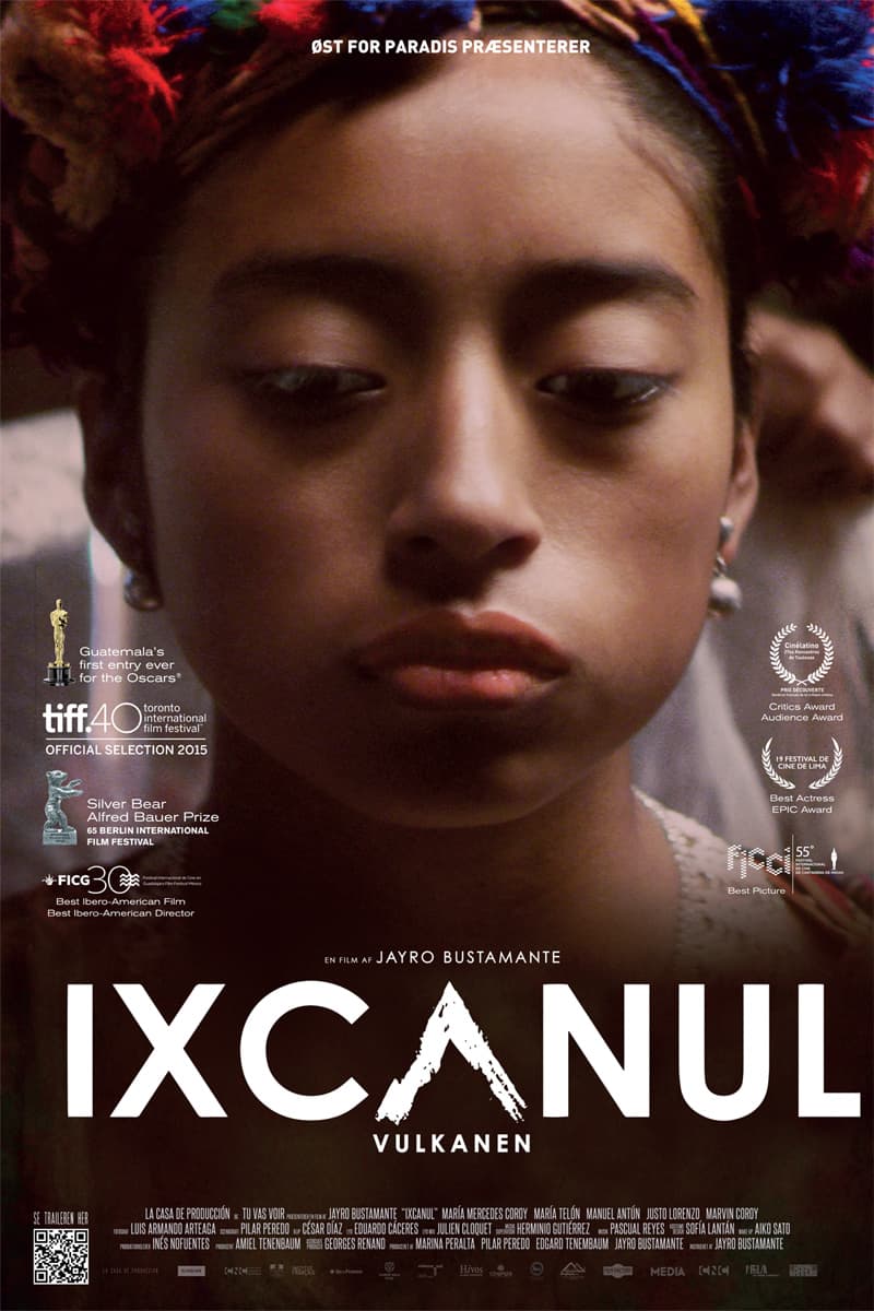 Ixcanul(2015), GuatemalaDirector: Jayro BustamanteGuión: Jayro BustamanteReparto: María Mercedes Coroy, María Telón, Manuel Antún Vivir en las proximidades de un volcán es el aviso de las tensiones personales del pueblo pintado por este film, uno de los mejor valorados de Guatemala. El matrimonio concertado de una adolescente sirve para mostrar una ventana a la realidad de los indígenas guatemaltecos, los Kaqchikel.
