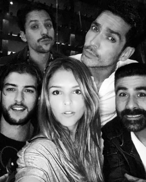 Al parecer Juan Pablo se lleva muy bien con los amigos de Grettell, pues publicado imágenes donde se les ve muy divertidos en las fiestas.