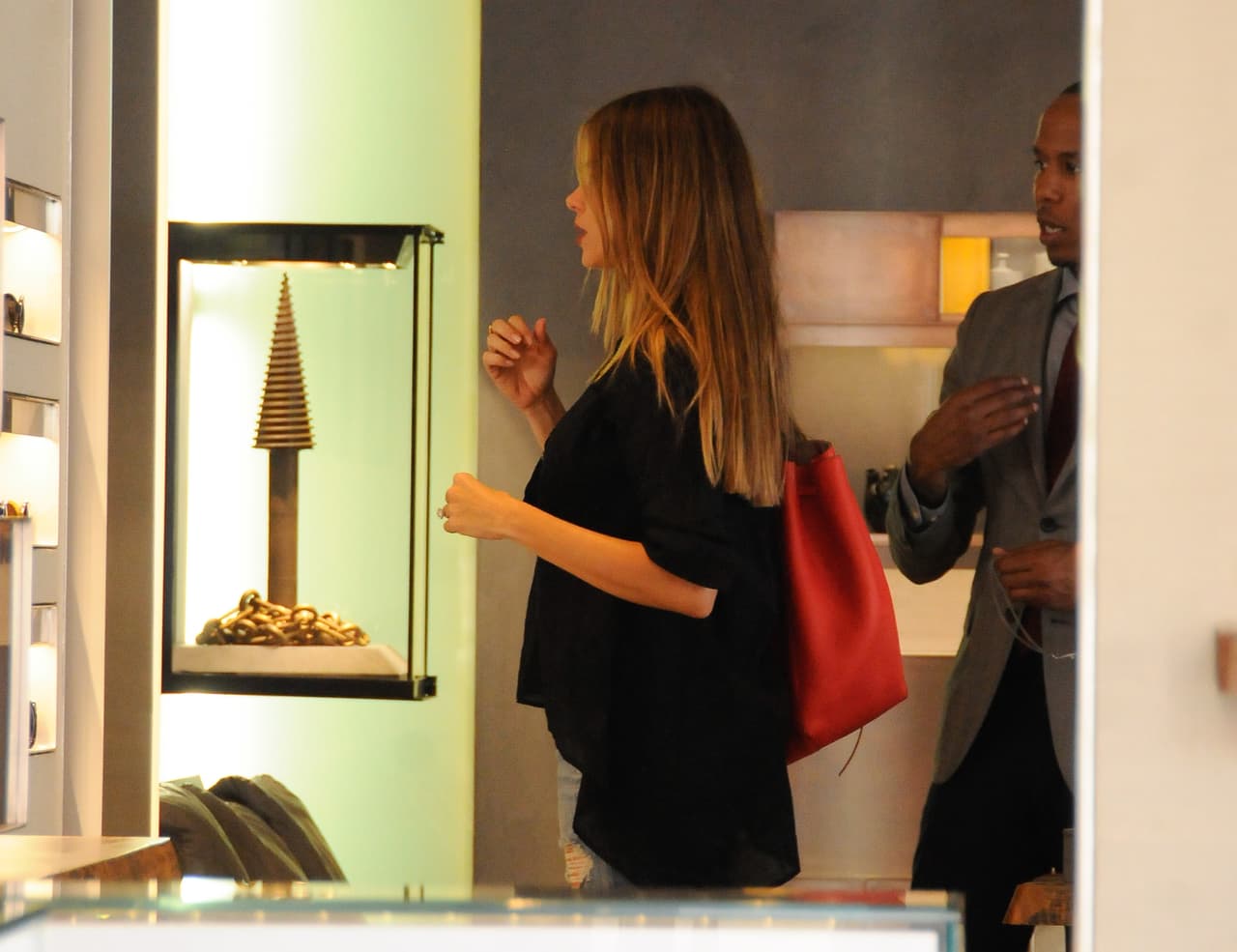 Si fueras ella, nosotros también nos comprabamos algunos lujosos accesorios.