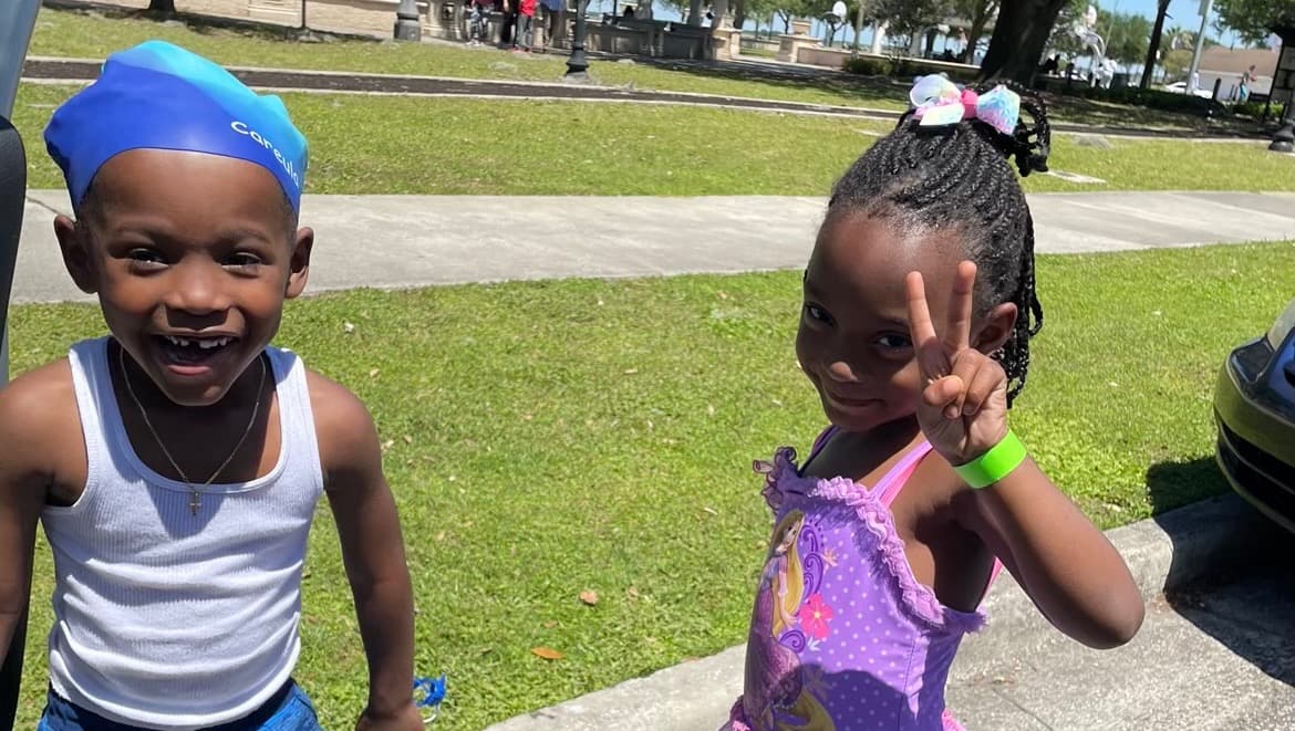 Los pequeños Ahmad y Ava Jackson fueron hallados muertos en una litera de la casa, que fue construida gracias a una asociación con la organización 
<i>Habitat for Humanity. </i>Ambos niños tenían necesidades especiales, según la policía.