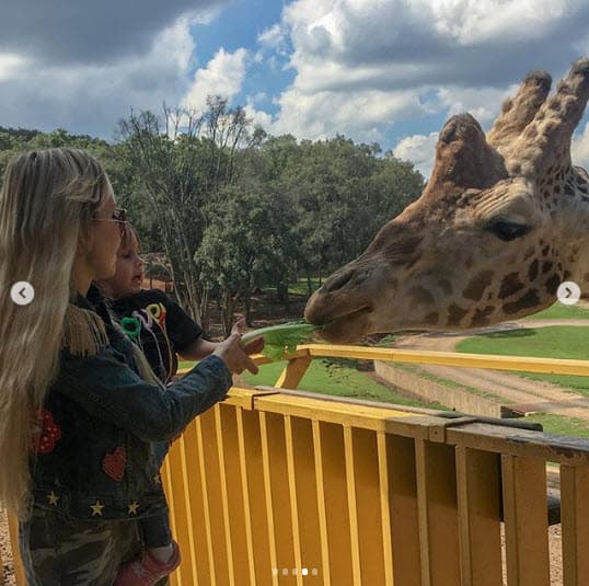 La actriz de 'Mi pequeña traviesa' ayudó a Christian para esta tarea.