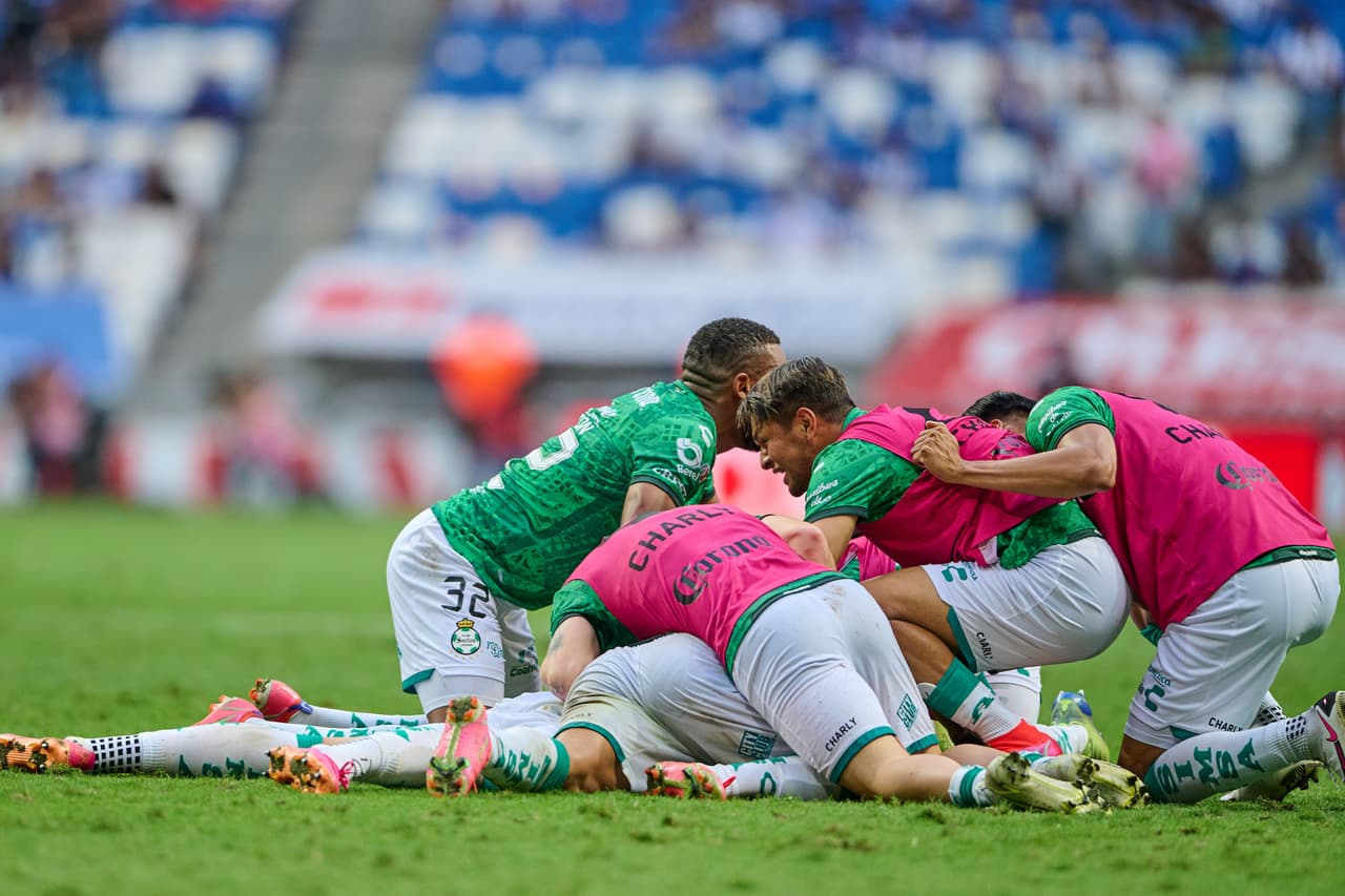 Santos encontró el gol del pase en el agregado de la segunda mitad. Ronaldo Prieto aprovechó un rebote para enviar a la red.