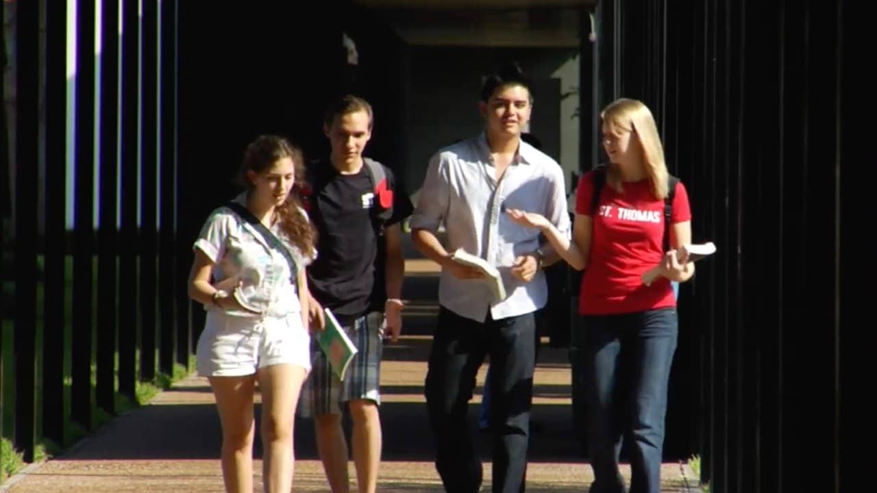 Para más información puedes llamar al 713-525-3549 con el consejero de admisión de University of St. Thomas de Houston, Justo García o también en línea
<b><a href="https://www.stthom.edu/Admissions/Associate-Admissions/Index.aqf" target="_blank">dando click aquí. </a></b>