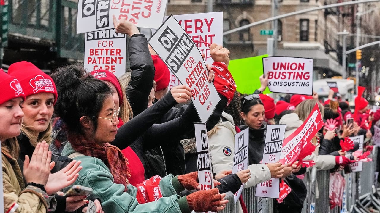 Fracasan negociaciones y continúa la huelga histórica de enfermeras en Nueva York