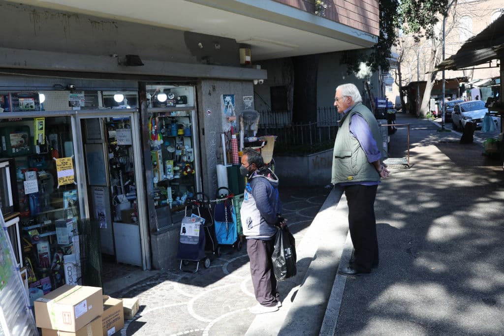 Las ferreterías deben permanecer cerradas.