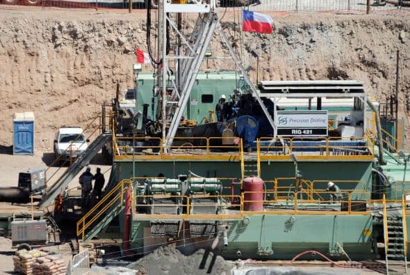 El gobierno del presidente Sebastián Piñera mantiene la fecha de inicios de noviembre para lograr sacar al grupo, que quedó atrapado el 5 de agosto luego de un derrumbe interno en la mina de cobre y oro de San José, en la desértica región del norte de Chile.