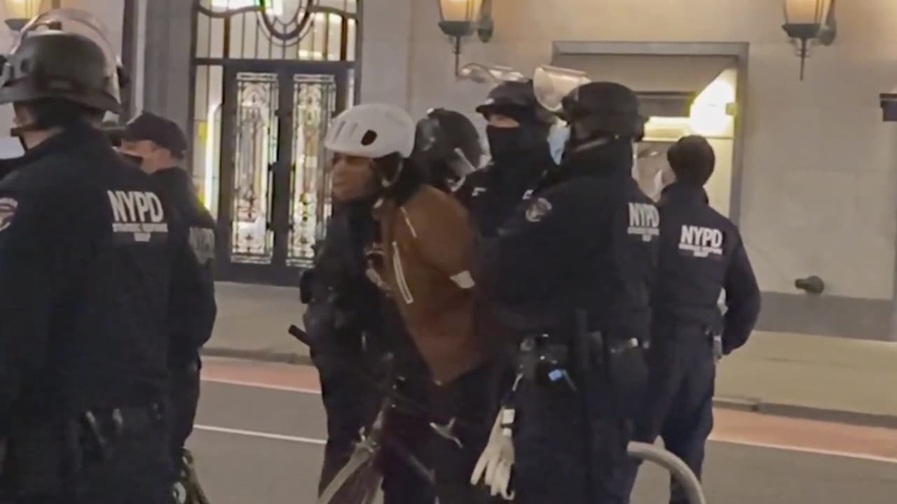 Arrestan a ocho personas durante protestas en Nueva York por violento asalto al Capitolio
