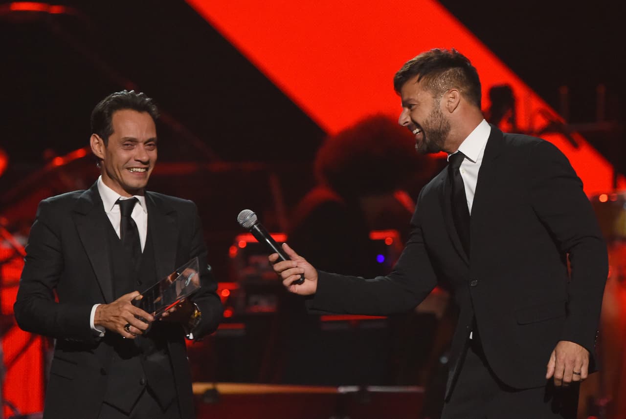 El ex-Menudo fue el encargado de homenajear a Marc Anthony en la gala especial de los Latin GRAMMY en la categoría de personalidad del año, dejando a su compatriota con lágrimas en los ojos después del emotivo discurso.