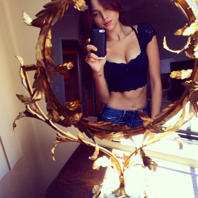 Lo sabe y no duda en compartir sus imágenes más candentes.