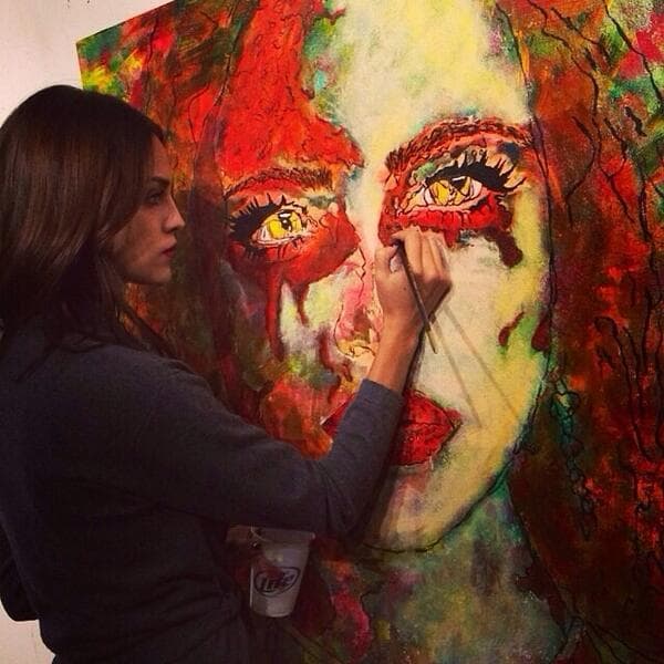 Esta ha sido una gran experiencia para ella porque siempre quiso trabajar con Robert Rodríguez. Gracias a este proyecto hasta pudo probar su talento como pintora.