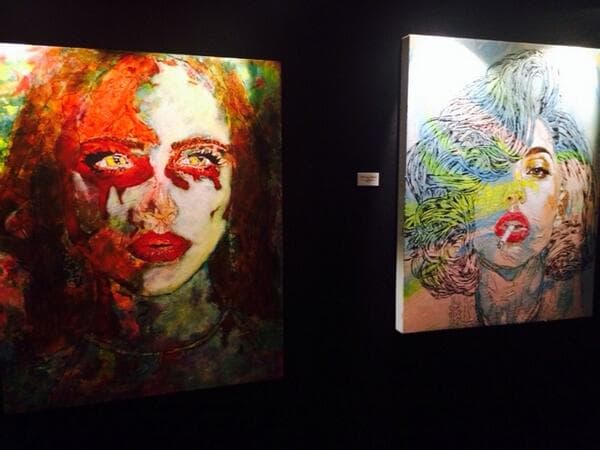 La actriz compartió este autorretrato en su "Twitter": "¡Mi primer cuadro! Espero les guste :). Mi pintura en el museo de Frank Frazetta junto a la de Lady Gaga self portrait en #SXSW", escribió.