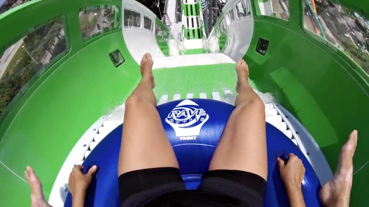 Y este miércoles llegaron los primeros osados para deslizarse en el tobogán más alto del mundo.