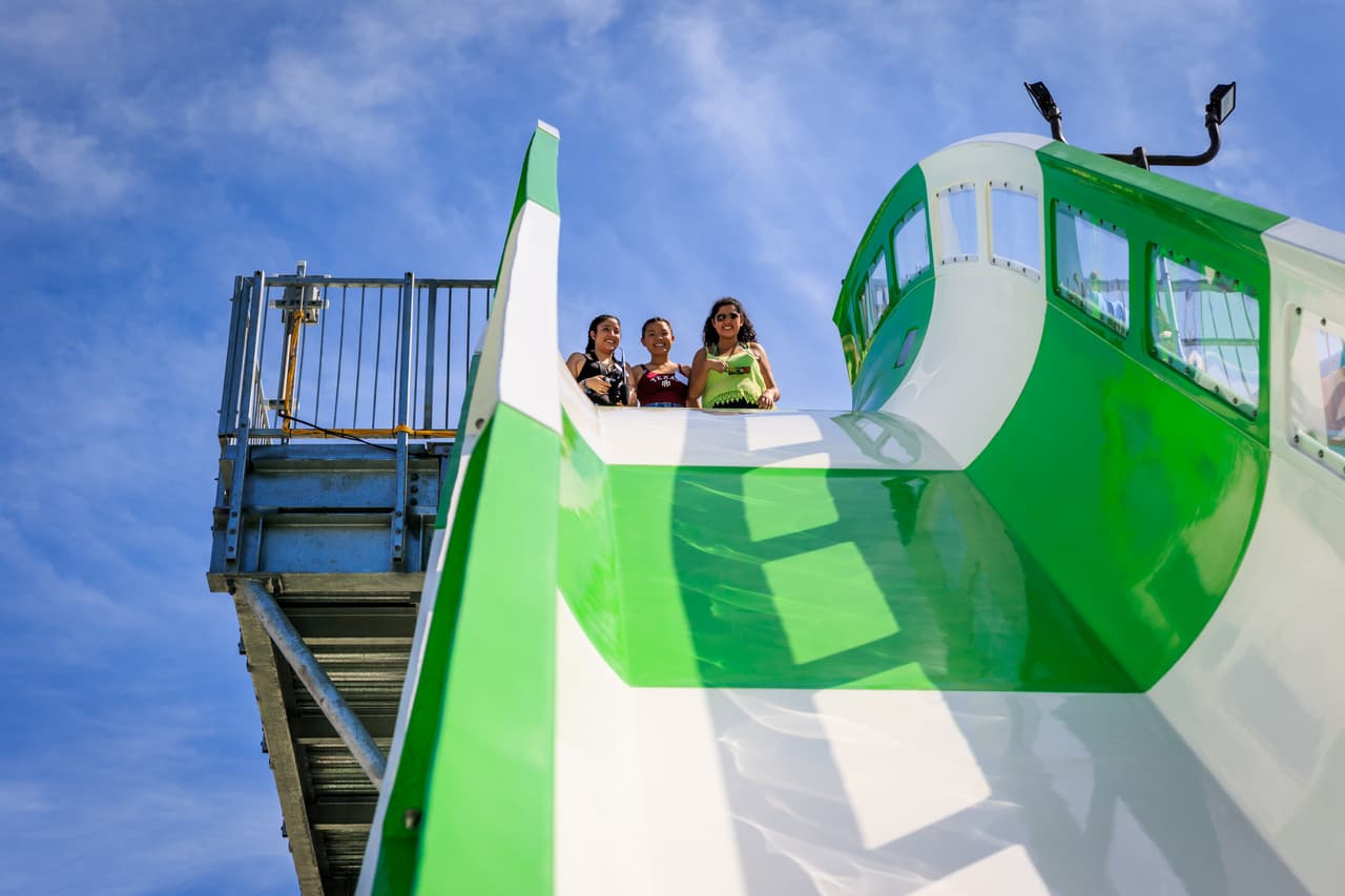 El tobogán arranca con una empinada pendiente.