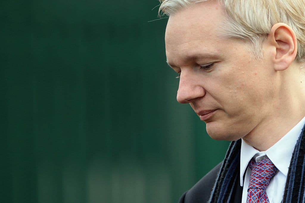 La primera consecuencia de la filtración de los correos de Clinton: WikiLeaks denuncia que Assange se quedó sin internet