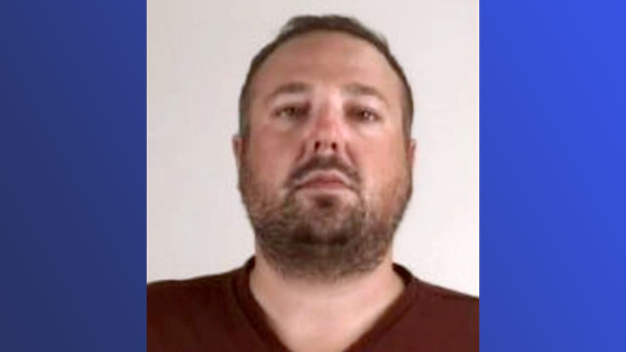 Arrestan a sospechoso de dar golpiza mortal a su suegro en un bar en Fort Worth