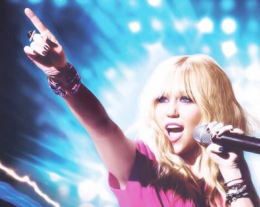 “Desde que yo tenía 11 años, todo era: ‘¡Eres una estrella del pop! Eso quiere decir que tienes que ser rubia y que tienes que llevar el cabello largo, y que tienes que ponerte cosas con brillo y apretadas’”.