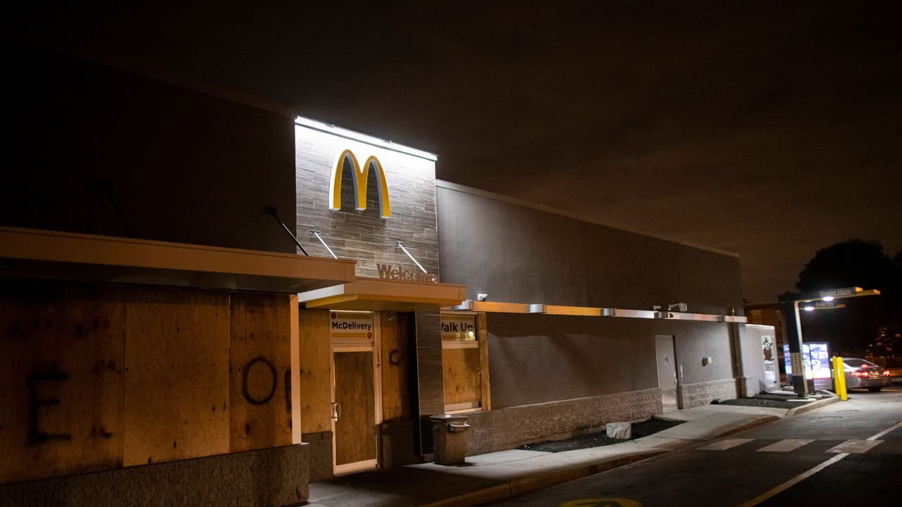 Un muerto y un herido deja el tiroteo entre adolescentes que se registró en un McDonald's de Texas