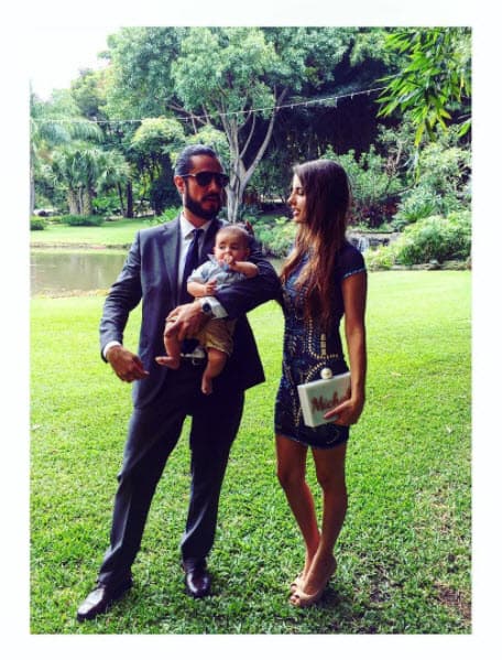 En esta instantánea, la pareja asistió a una boda en compañía de su retoño, la cual se tituló “primera boda en familia”.