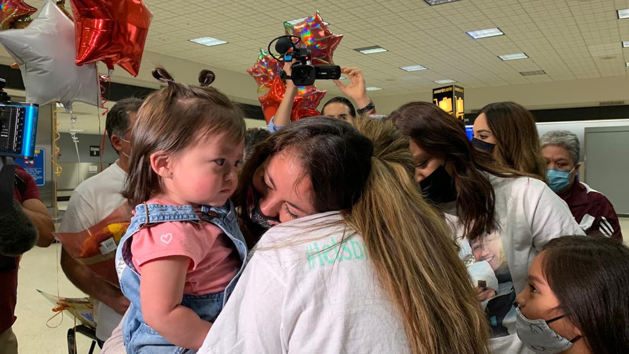 Regresa a Texas Karumi Reyes, una dreamer que estuvo varada en México tras viajar a una cita migratoria