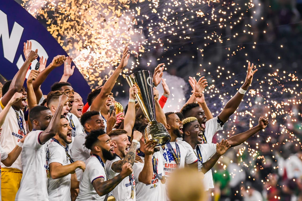 Efusividad y sorpresa… Team USA festejó en grande la obtención de su séptima Copa Oro de la Concacaf tras vencer a México en la Gran Final que se disputó en Las Vegas.
