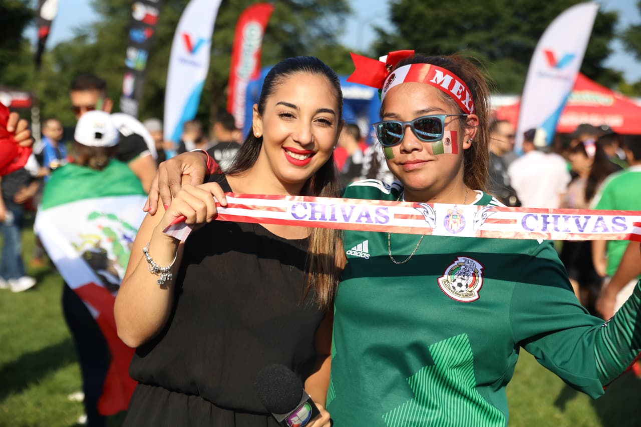 Como siempre, mostró especial alegría con los hinchas tapatíos. ¡Arriba las Chivas!