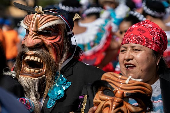 Cada región de México tiene su propio diseño de vestuario, pero todos coinciden en su belleza y colorido.
