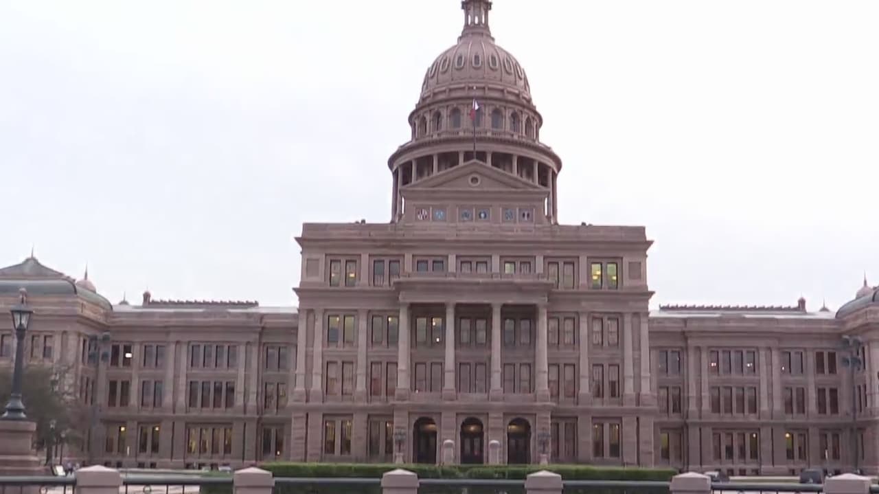 El presidente de la Cámara de Representantes, Dade Phelan, anunció la primera fase de reformas legislativas cuales buscan protegen a los consumidores y fortalecer la red eléctrica.