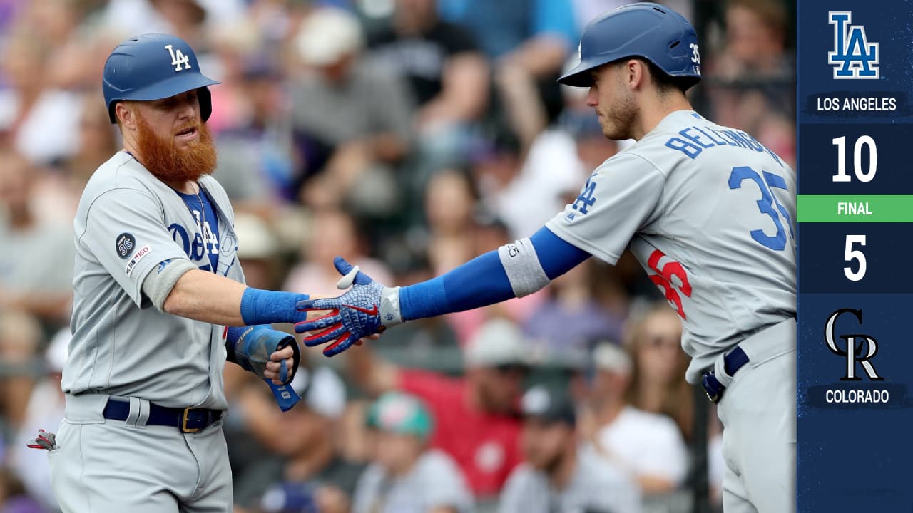 Joc Pederson, de los Dodgers de Los Ángeles, conecta un sencillo de dos carreras en la sexta entrada del juego ante los Rockies de Colorado el domingo 30 de junio de 2019 en Denver.