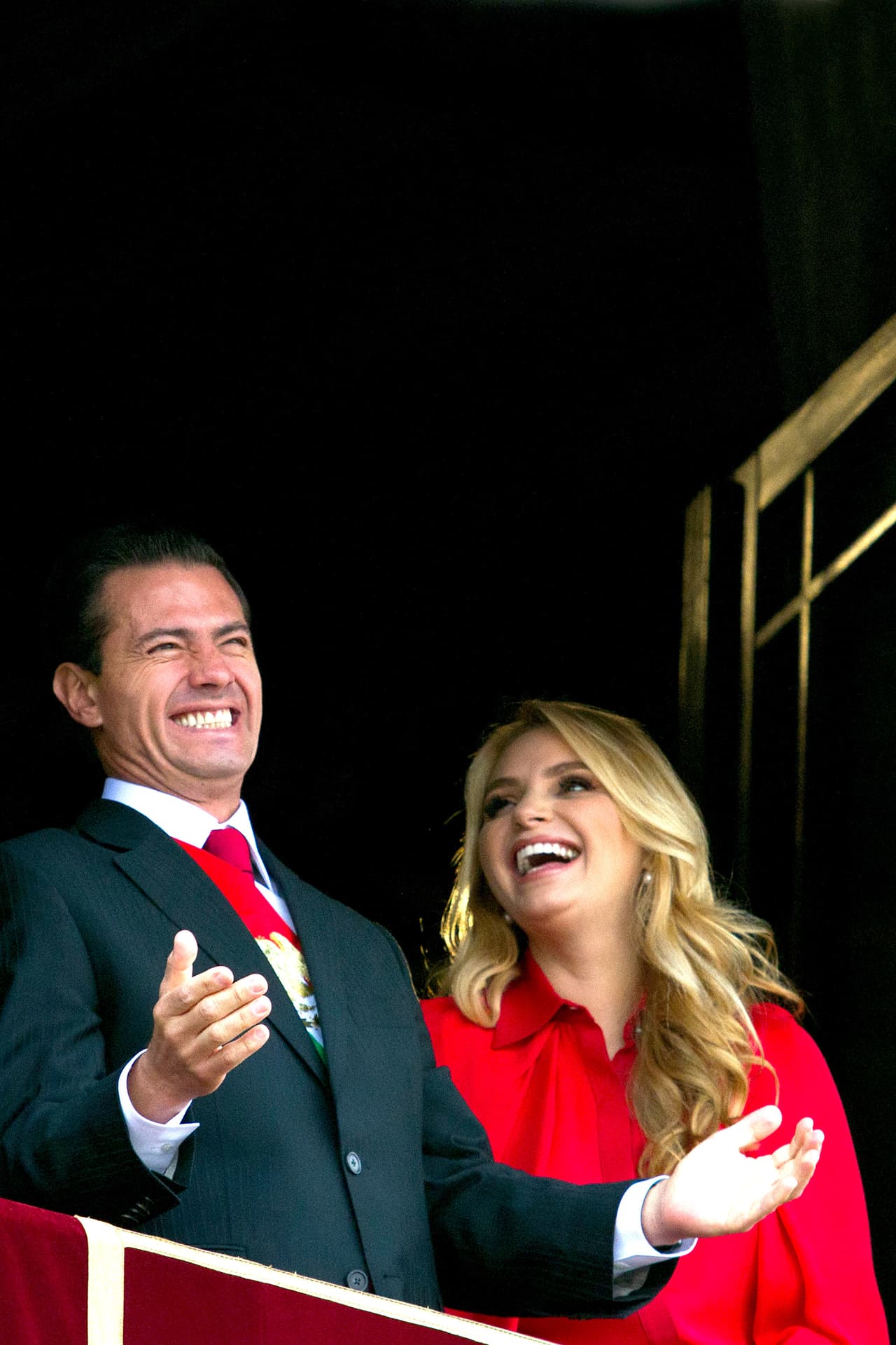 Pero, mientras él se divierte, ¿qué es de Angélica Rivera actualmente?