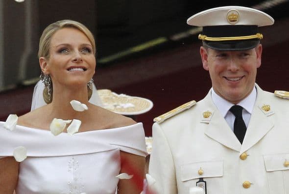 Hay que recodar que Alberto II y Charlene de Mónaco se casaron en 2011, su boda civil también fue en el Salón del Trono, de acuerdo con 
<a href="https://bodasreales.hola.com/principe-alberto-monaco-charlene-wittstock/boda-real/201107011836/boda-civil-monaco/1/" target="_blank">¡Hola!</a>