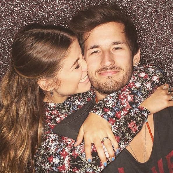 En junio de 2019, Ricky confirmó a Univision que su relación había llegado a su fin: "Hace un par de meses Sofía y yo pues terminamos una relación muy hermosa, de la cual aprendimos muchísimo los dos". Y agregó: "Pero yo 
<b>a ella la admiro y la respeto y la quiero </b>muchísimo... Y nada, todo está bien".