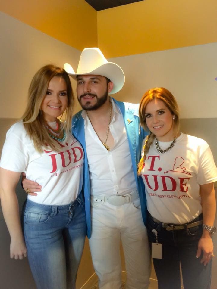 La locutora 
<a href="http://www.univision.com/temas/maria-esther">Maria Esther</a> y 
<a href="http://www.univision.com/musica/saul-el-jaguar-fotos">Saúl ' El Jaguar'</a>.